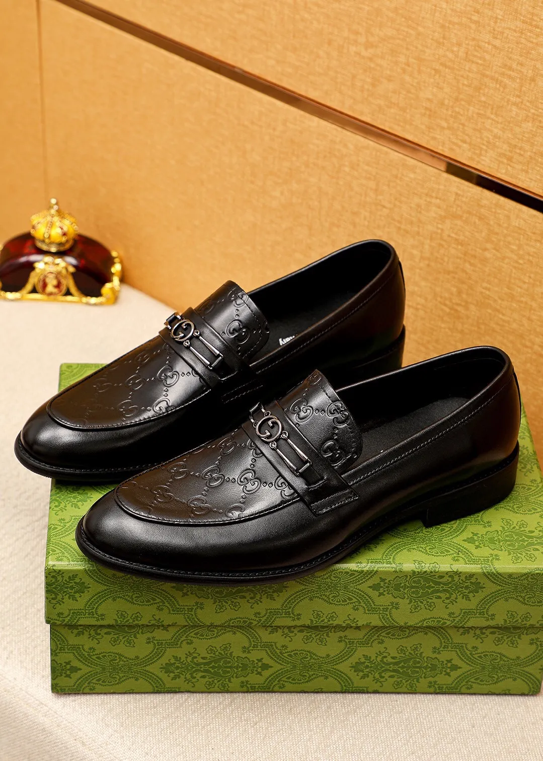 Men's shoes 💰400 💐 Product trademark: GUCCI "Gucci" casual leather shoes Regular size: 39-44 (38.45.46🉑️Customized) Product materials: Selected imported first-layer calfskin embossed upper + luxury hardware buckle, imported 🐑 sheepskin lining. Strong three-dimensional visual effect, original combination outsole Color: 1⃣️color optional